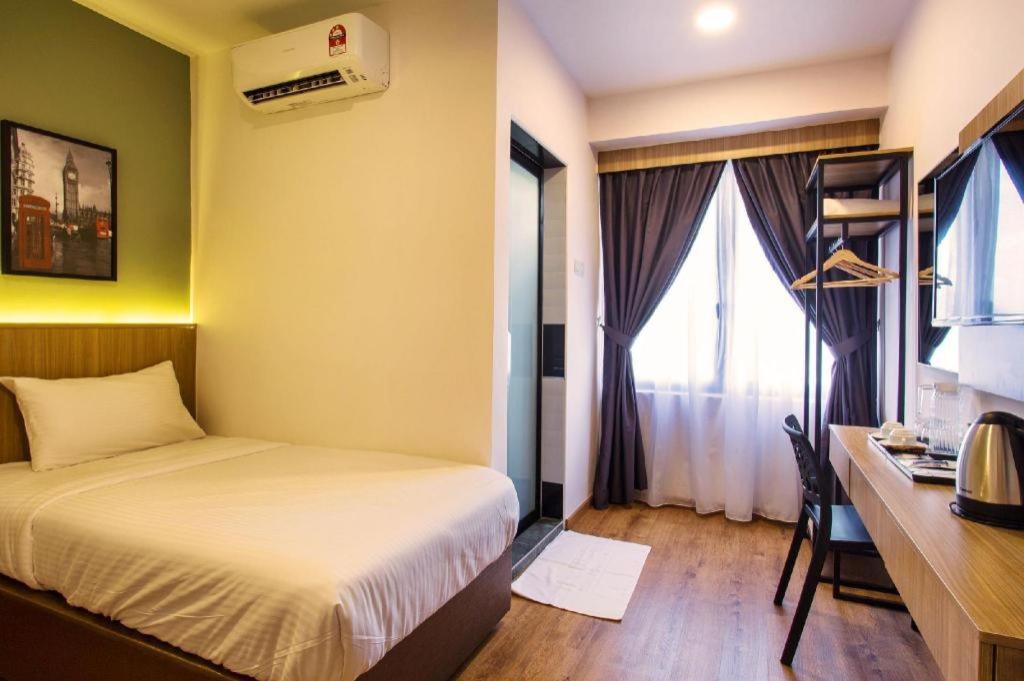 Hotel Insuna Джохор Бахру Екстериор снимка