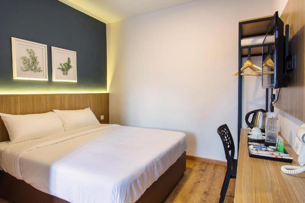 Hotel Insuna Джохор Бахру Екстериор снимка