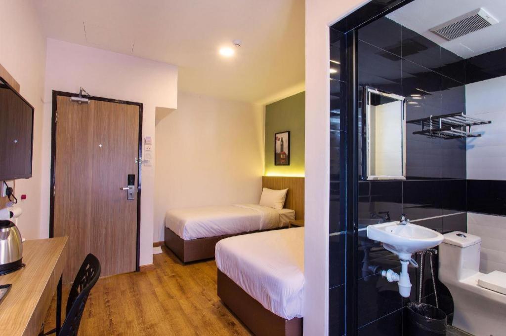 Hotel Insuna Джохор Бахру Екстериор снимка