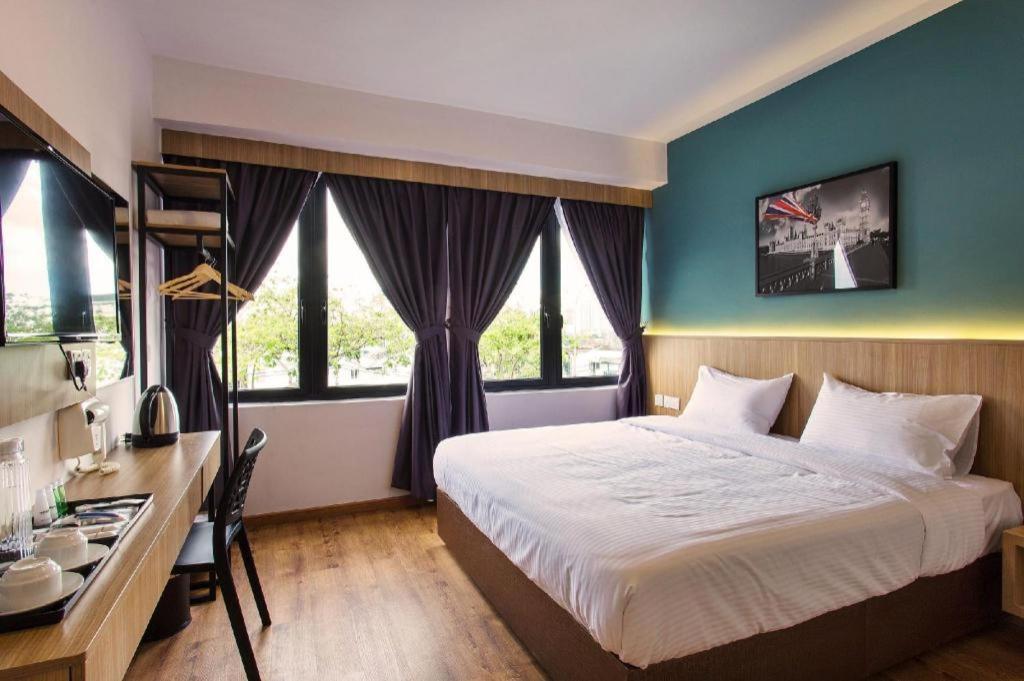 Hotel Insuna Джохор Бахру Екстериор снимка